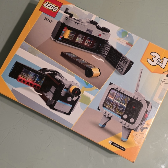 LEGO® Creator™ Retro Camera Build Set - Picture 8 of 8
